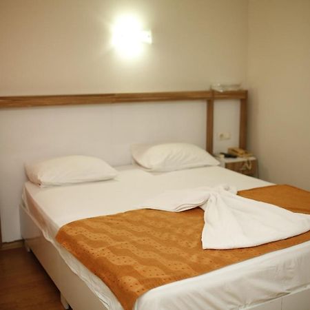 Oezhan Hotel Анталия Екстериор снимка