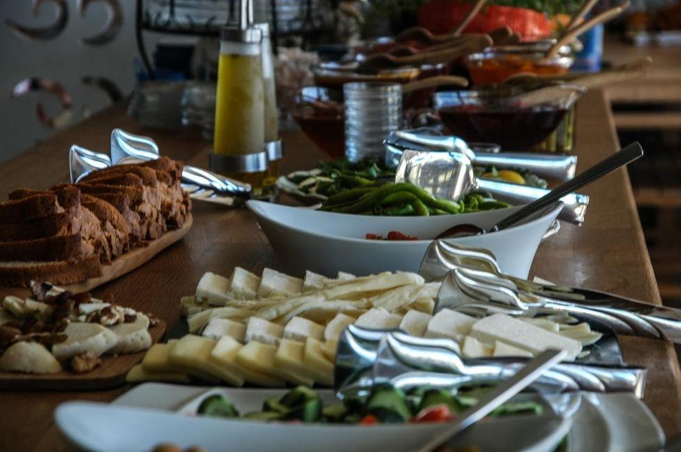 Oezhan Hotel Анталия Екстериор снимка