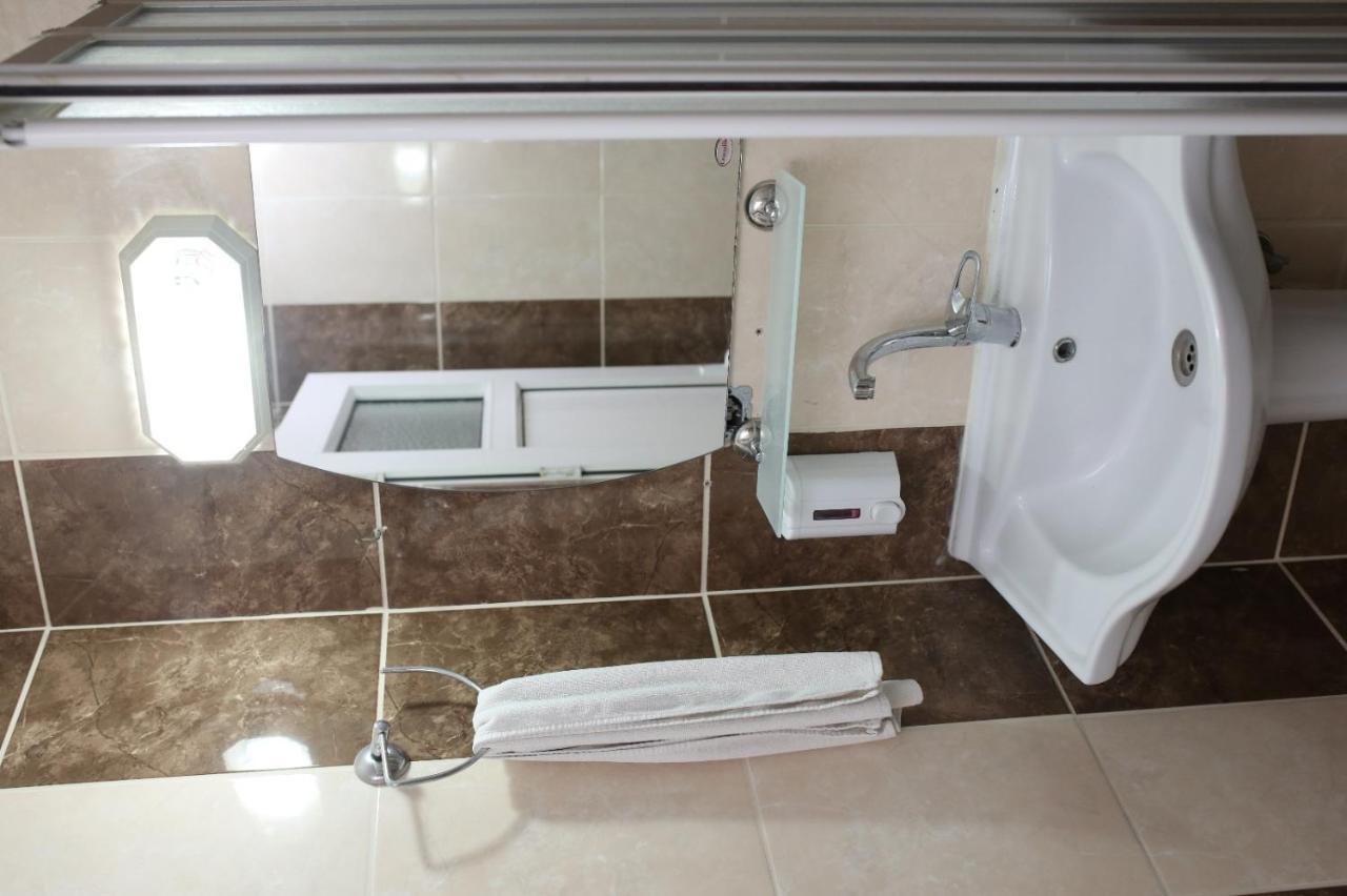 Oezhan Hotel Анталия Екстериор снимка